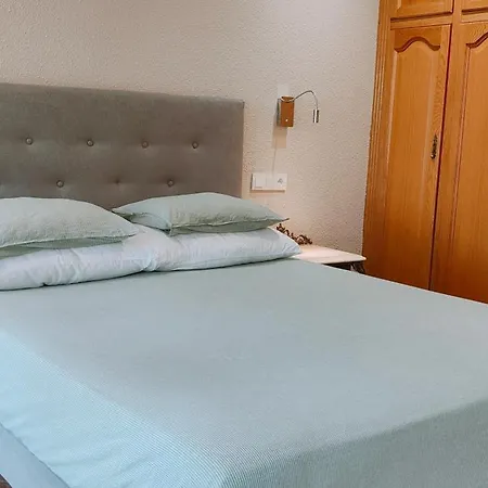 Alicantissima Marina & *