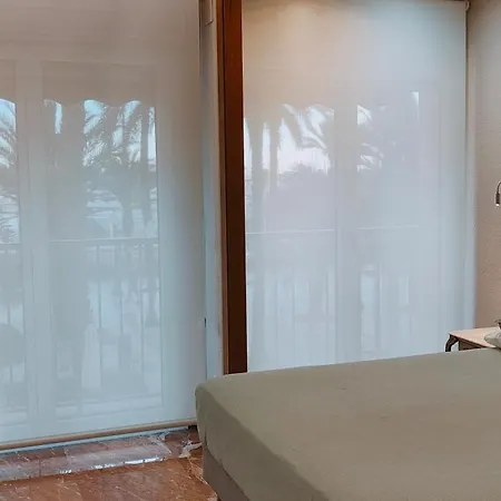 Alicantissima Marina & *